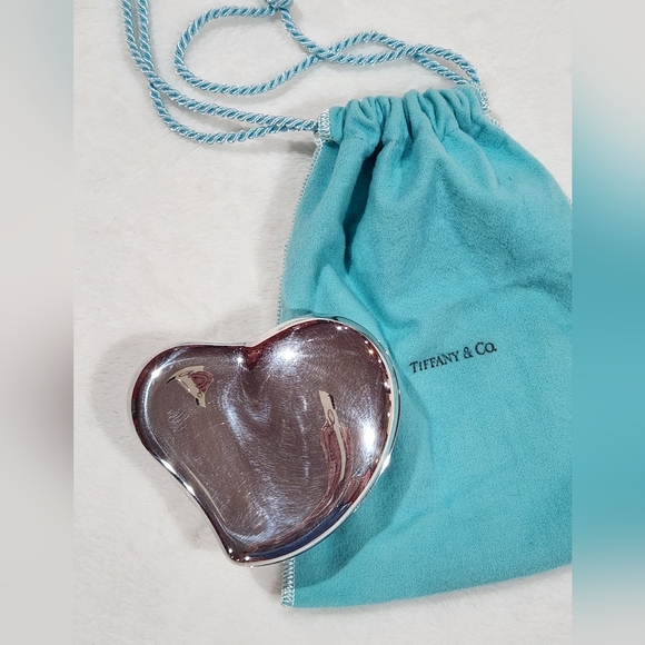 Tiffany & Co. Sterling Silver Elsa Peretti Heart Shaped Box - Picture 2 of 7